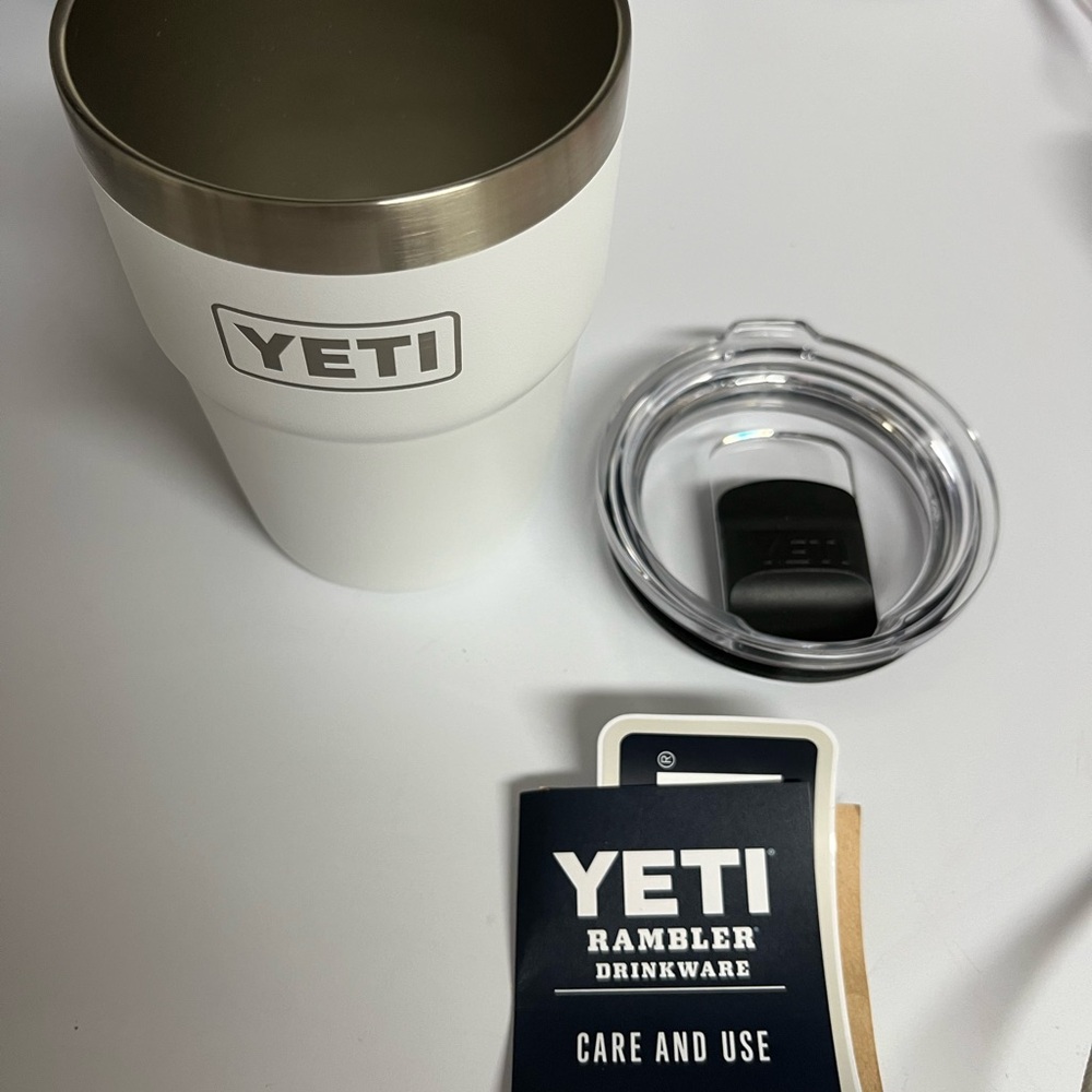 YETI White Rambler 14 ounce Tumbler with Clear Lid